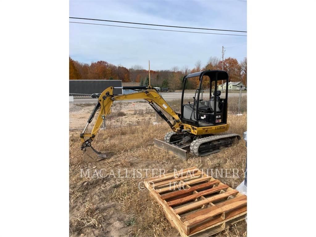 CAT 302.7DCR حفارات زحافة