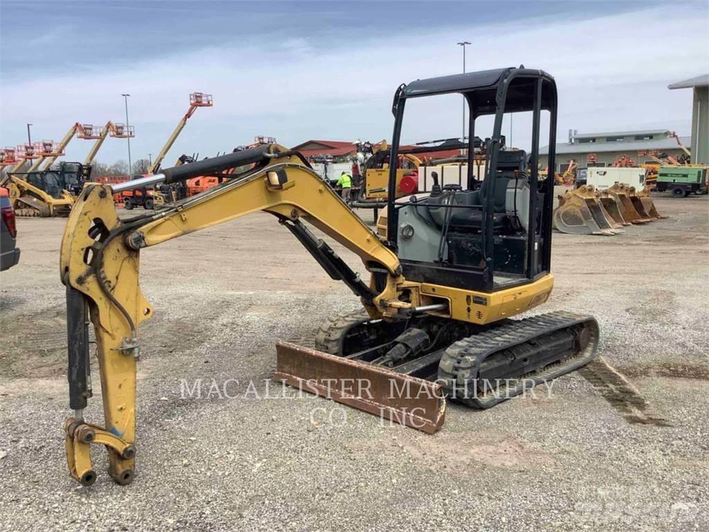 CAT 302.7DCR حفارات زحافة
