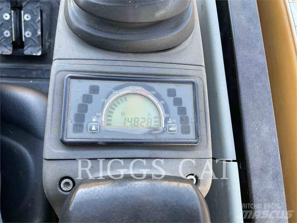 CAT 302.7DCR حفارات زحافة