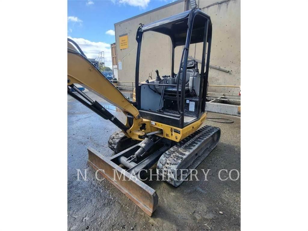 CAT 302.7DCRCN حفارات زحافة