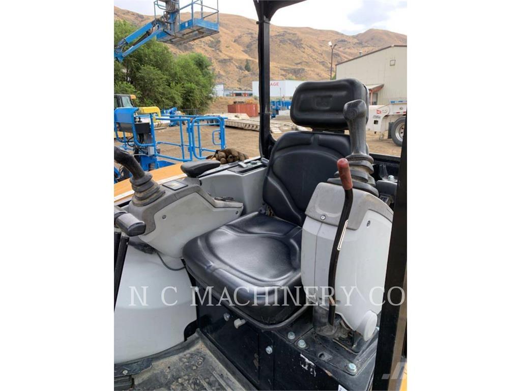 CAT 302.7DCRCN حفارات زحافة