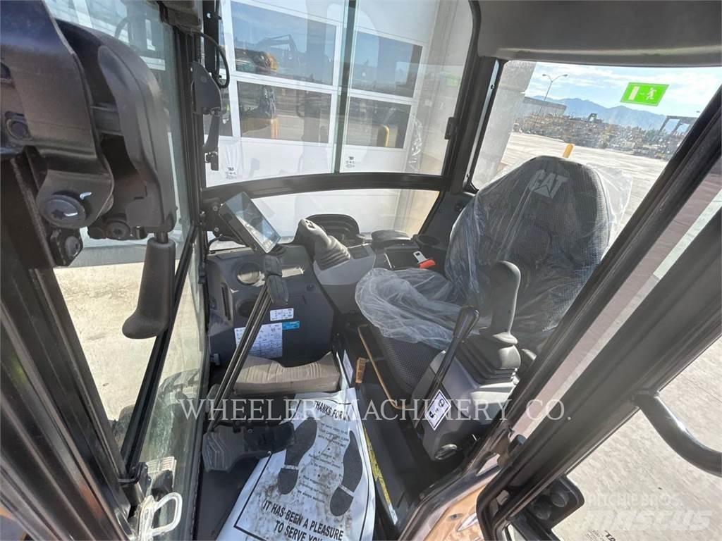 CAT 302 C3 حفارات زحافة