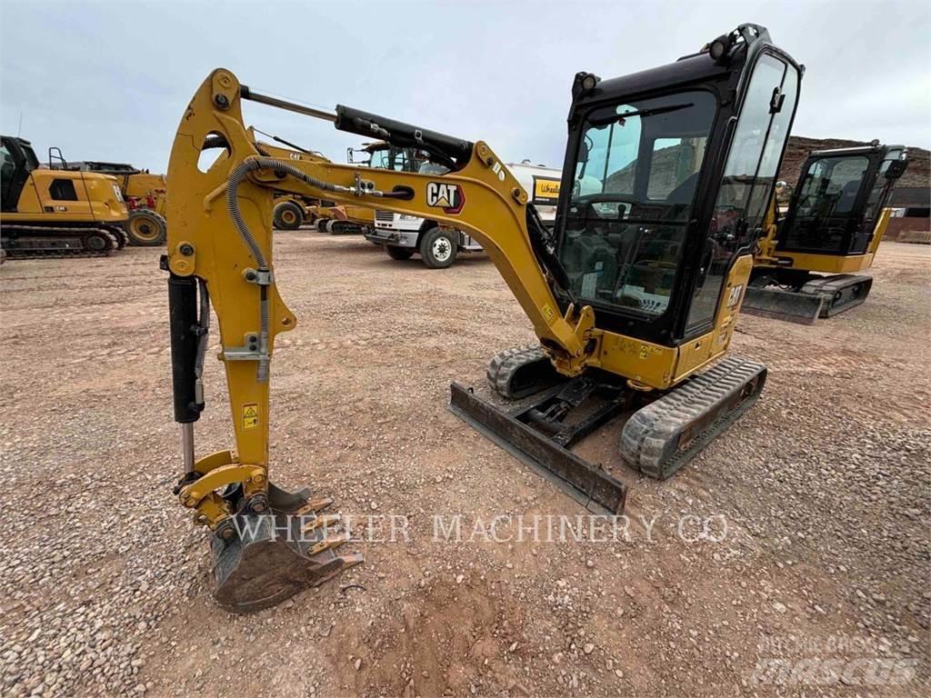 CAT 302 C3 حفارات زحافة