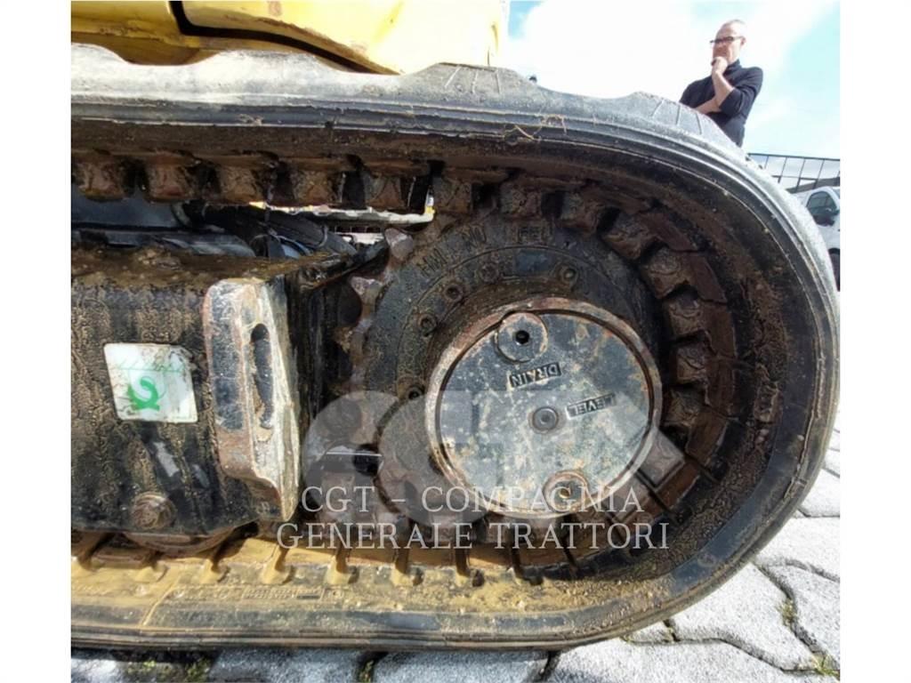 CAT 302 CR حفارات زحافة