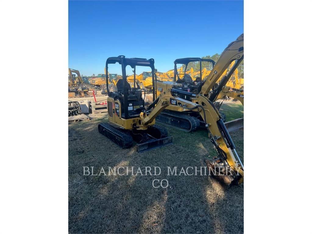 CAT 302 CR حفارات زحافة