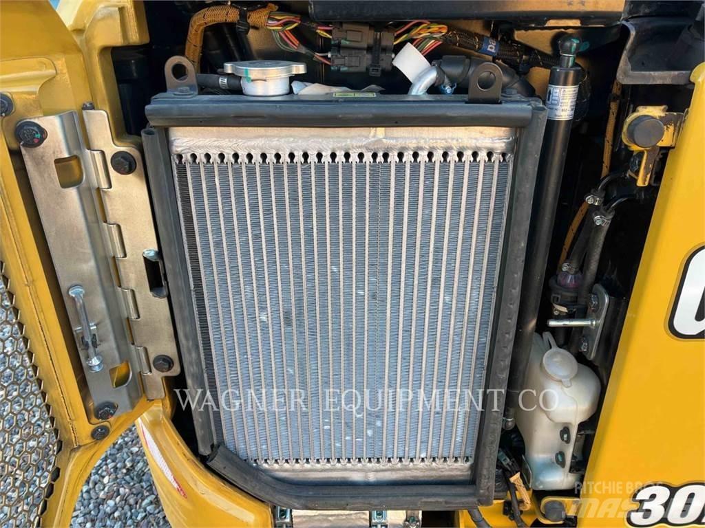CAT 302 CR THB حفارات زحافة