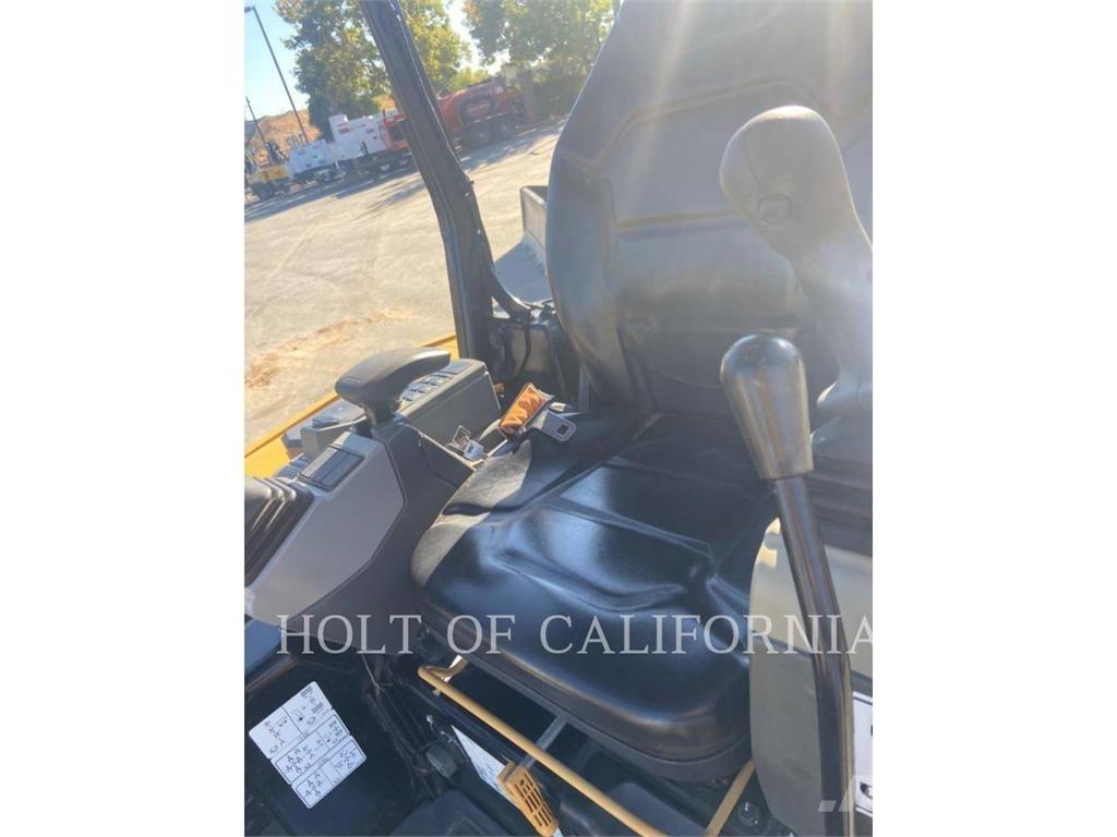CAT 303.5 حفارات زحافة