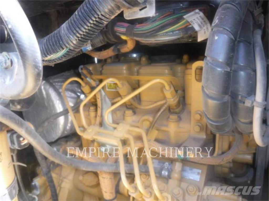 CAT 303.5 حفارات زحافة