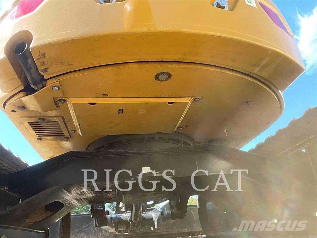 CAT 303.5 حفارات زحافة