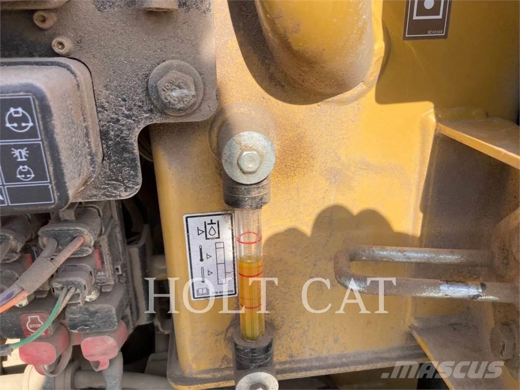 CAT 303.5 CR حفارات زحافة
