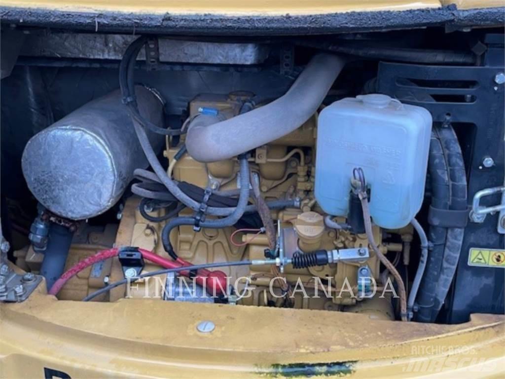 CAT 303.5 E حفارات زحافة