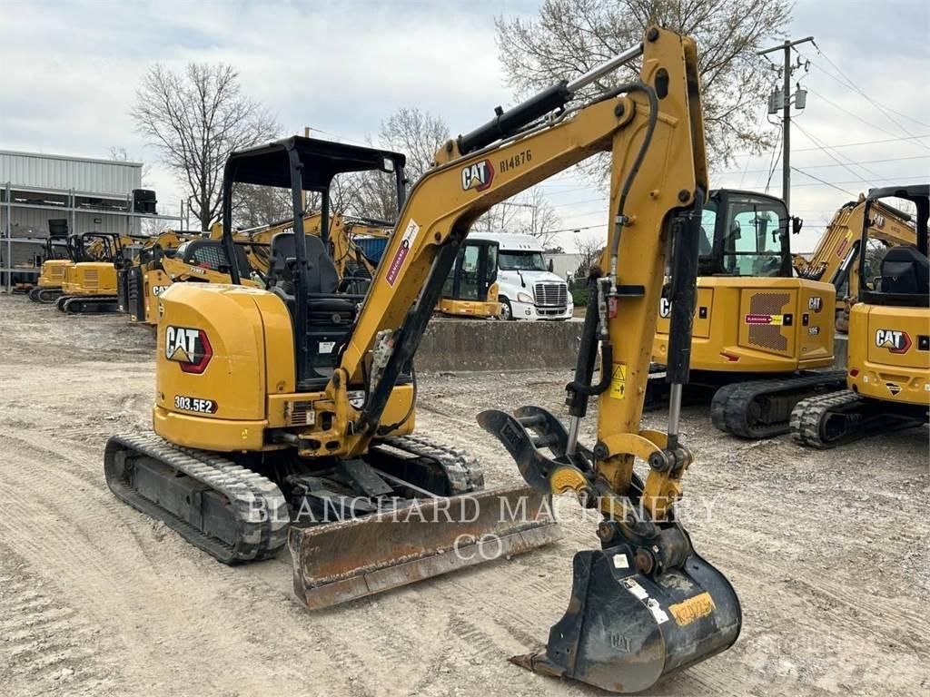 CAT 303.5 E حفارات زحافة