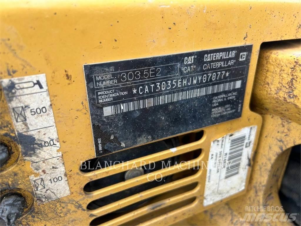 CAT 303.5 E حفارات زحافة