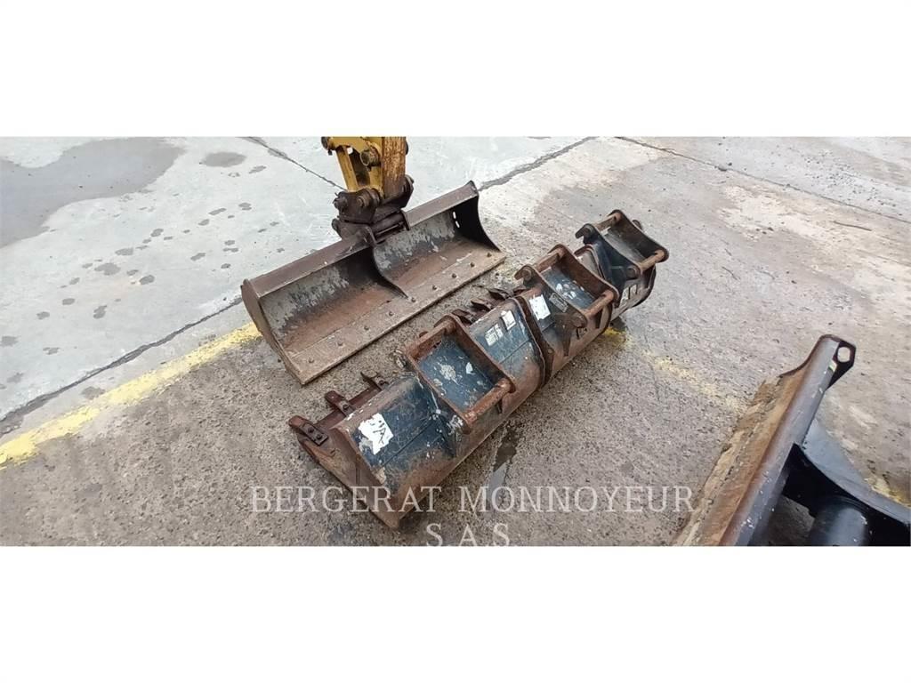 CAT 303.5E CR حفارات زحافة