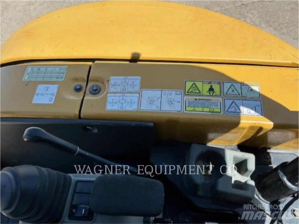 CAT 303.5E2 حفارات زحافة