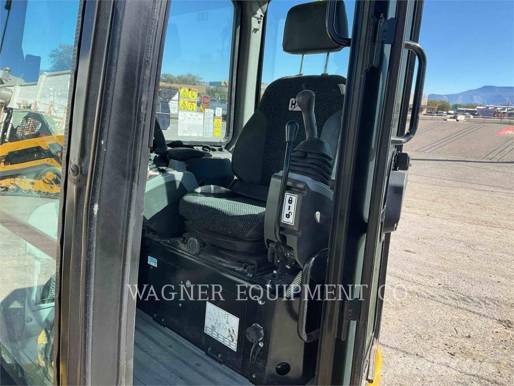 CAT 303.5E2 حفارات زحافة