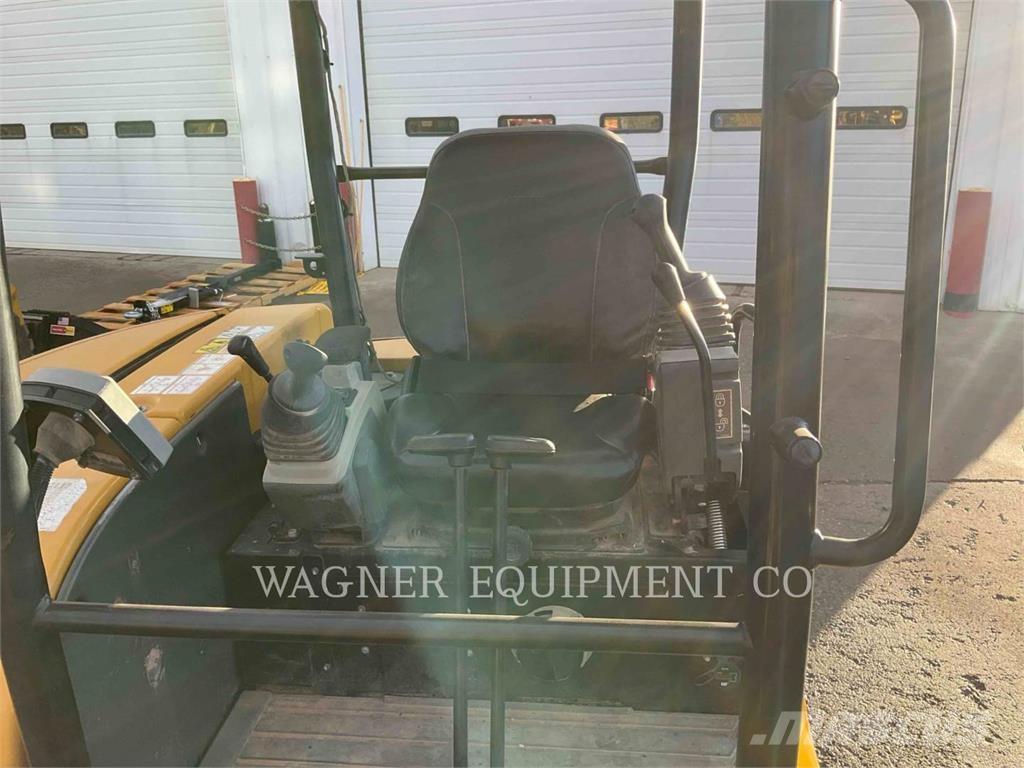 CAT 303.5E2 حفارات زحافة