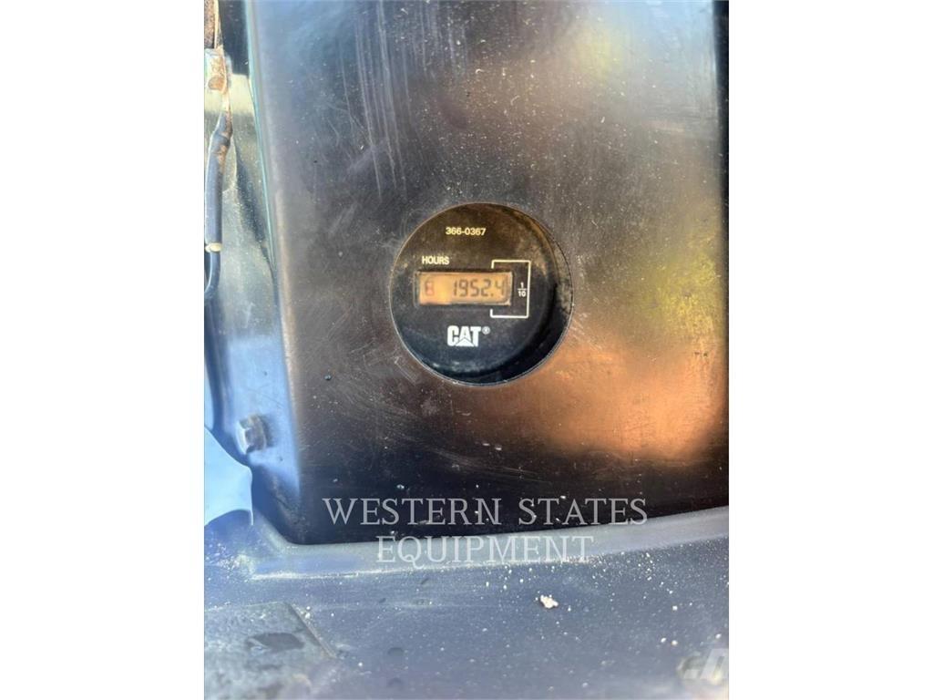 CAT 303.5E2 حفارات زحافة