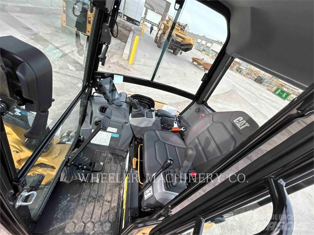 CAT 303 C3 TH حفارات زحافة