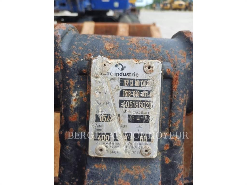 CAT 303 CR حفارات زحافة