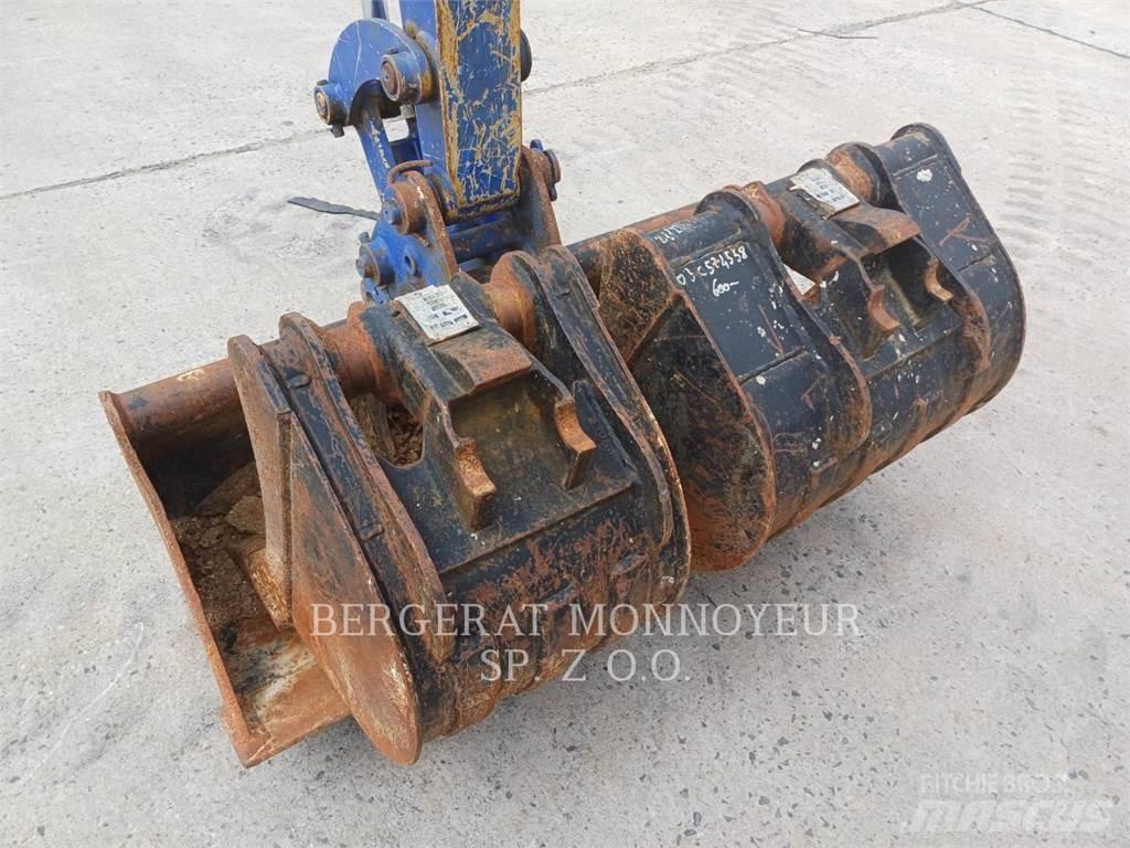 CAT 303 CR حفارات زحافة