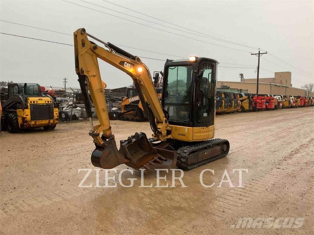 CAT 303C حفارات زحافة
