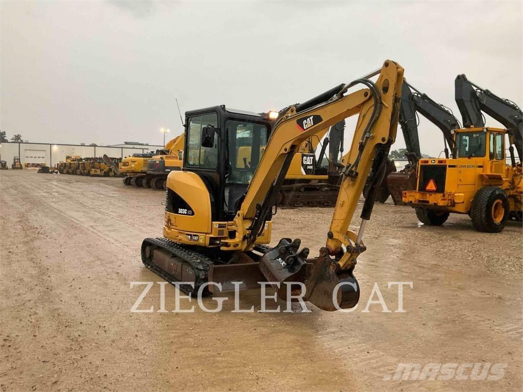 CAT 303C حفارات زحافة