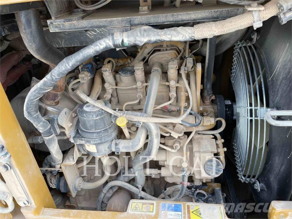 CAT 304 حفارات زحافة