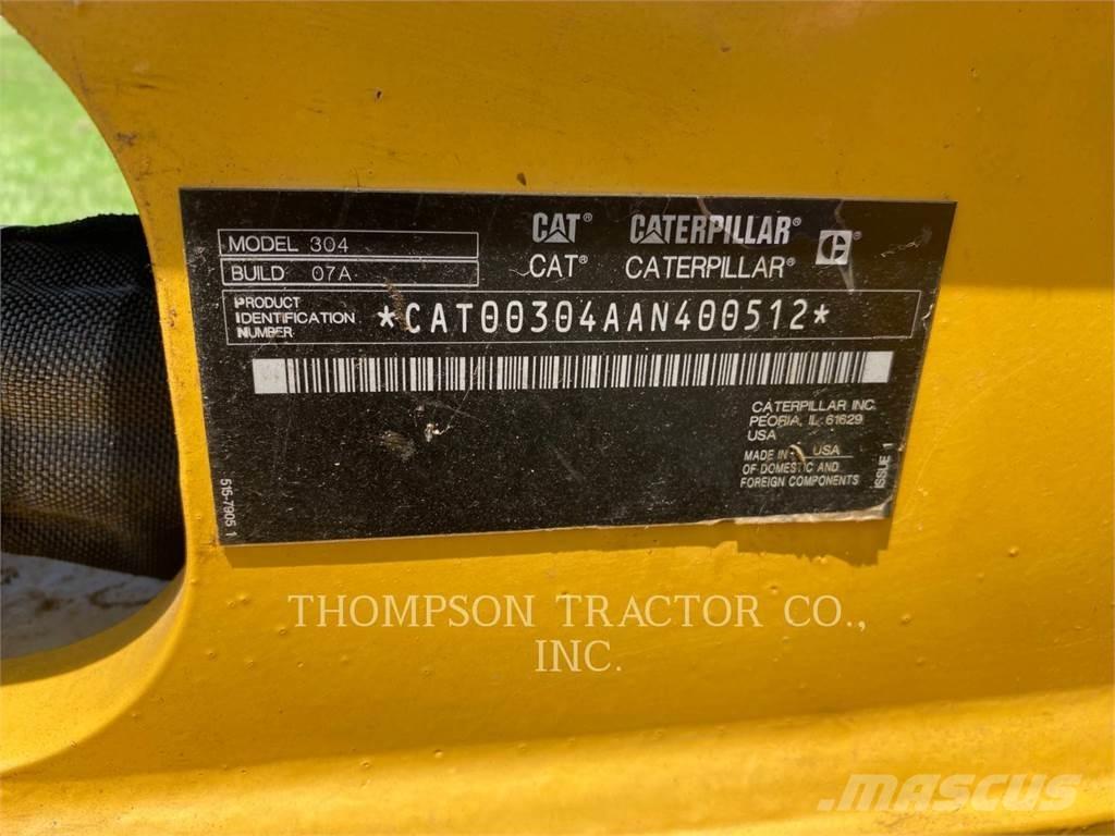 CAT 304 حفارات زحافة