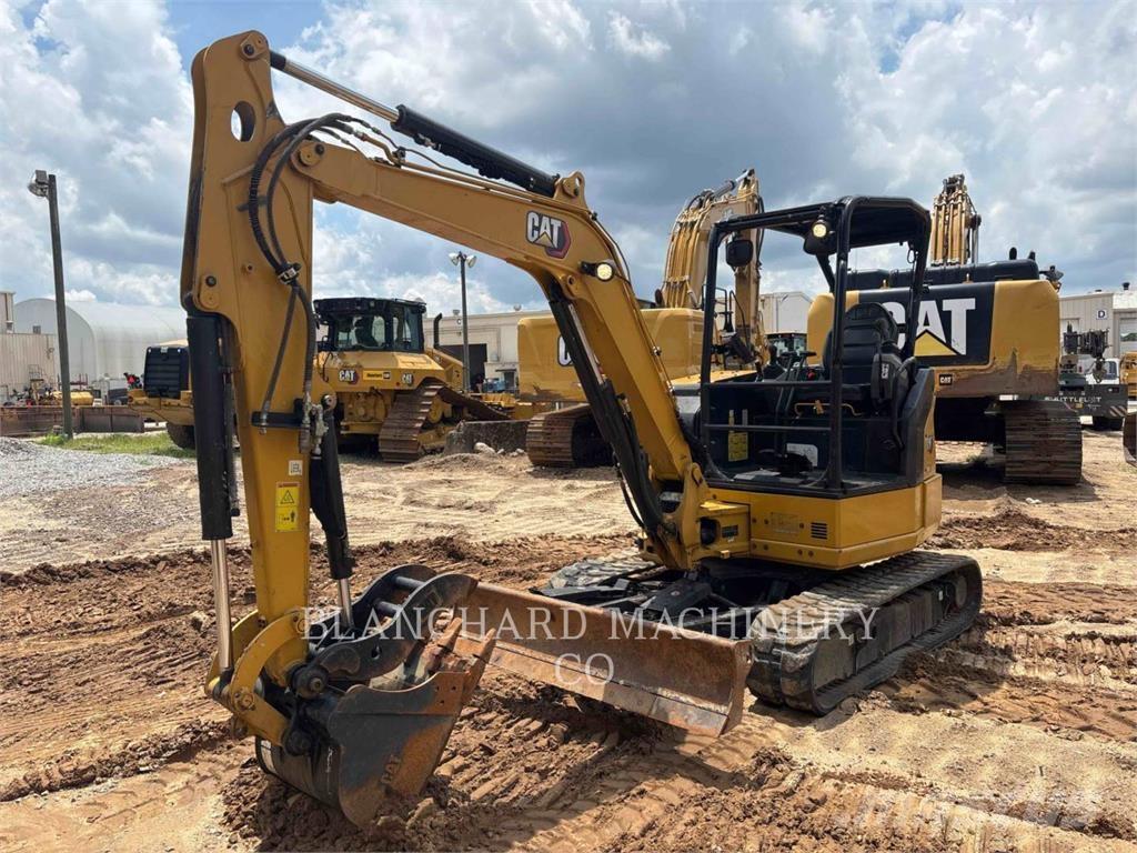 CAT 304 حفارات زحافة