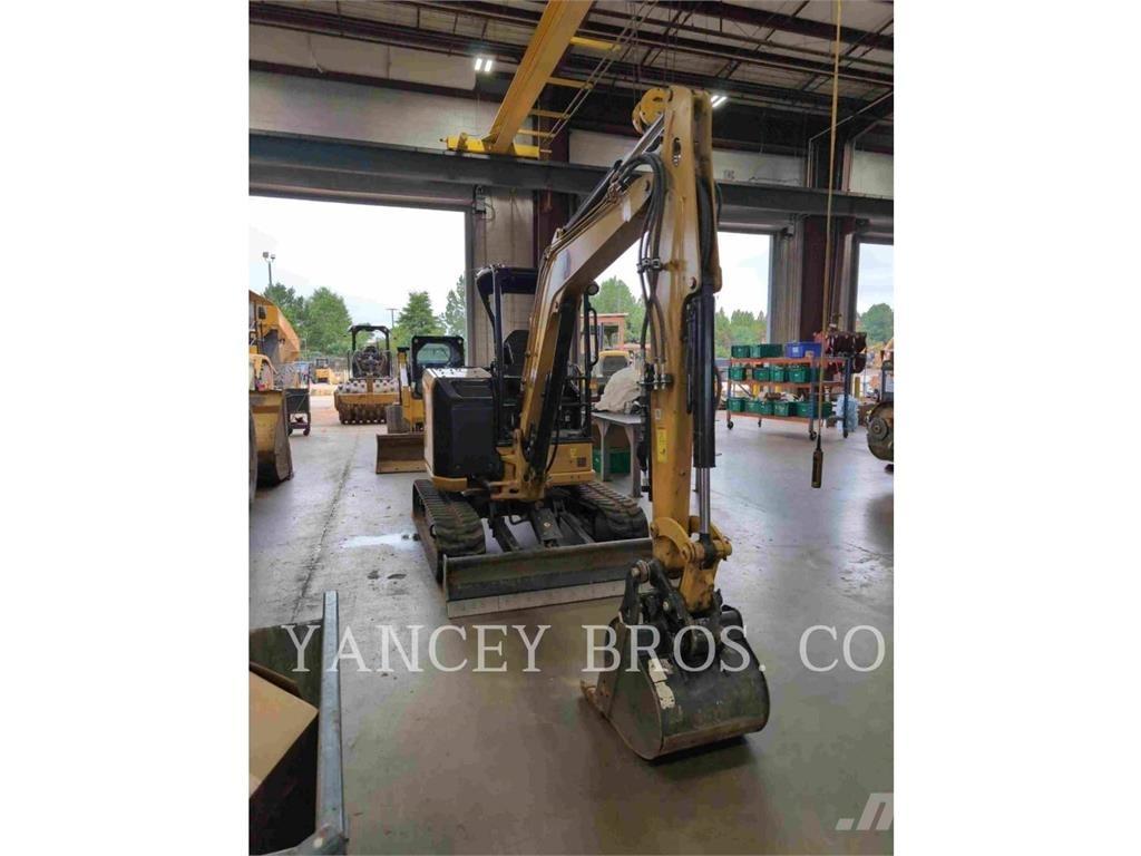 CAT 304 حفارات زحافة