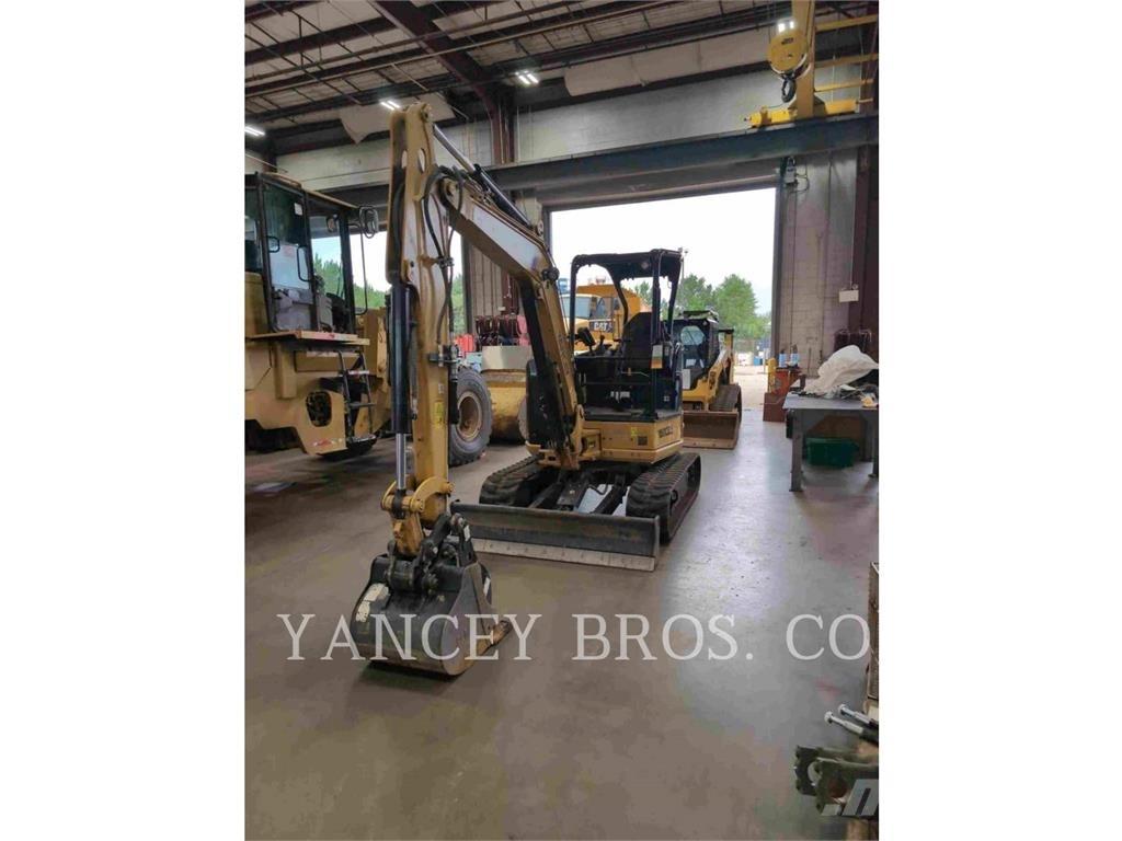 CAT 304 حفارات زحافة