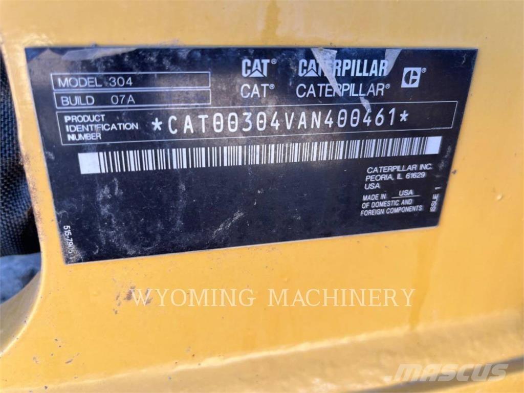CAT 304 حفارات زحافة
