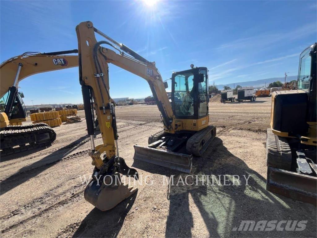 CAT 304 حفارات زحافة