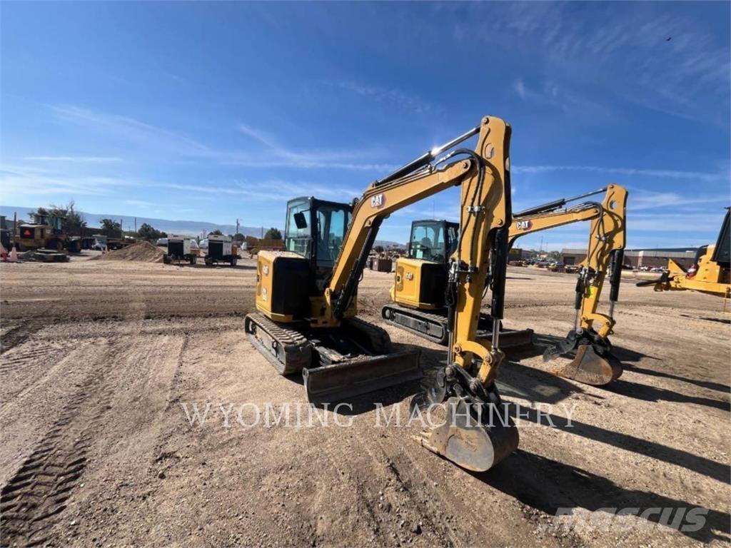 CAT 304 حفارات زحافة