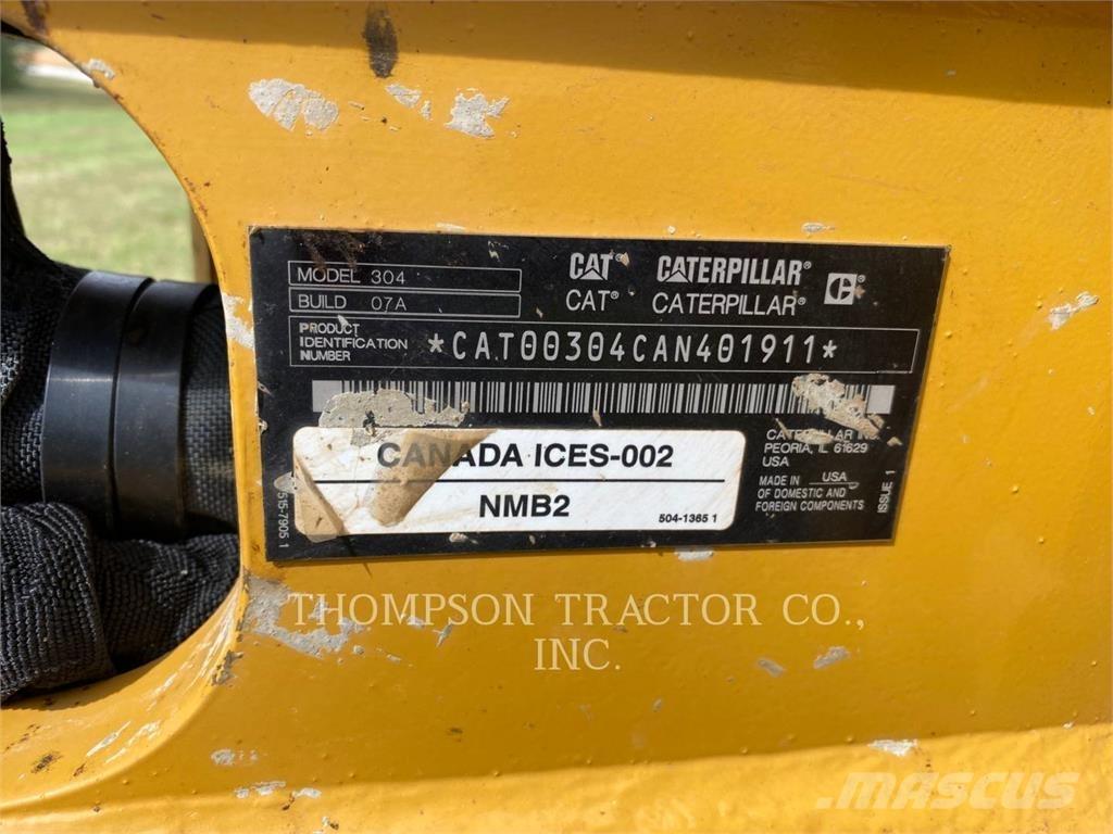 CAT 304 حفارات زحافة