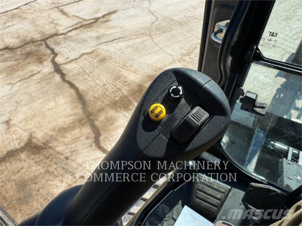 CAT 304 حفارات زحافة