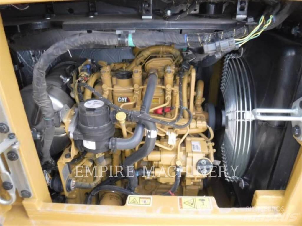 CAT 304-07 حفارات زحافة