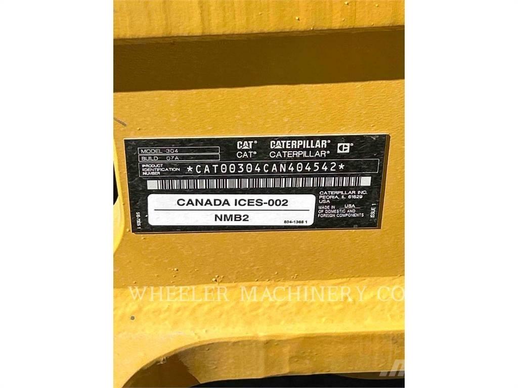 CAT 304 C3 TH حفارات زحافة