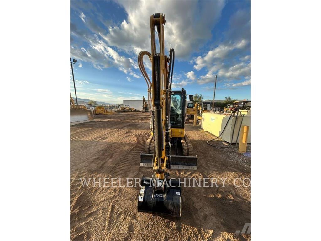 CAT 304 C3 TH حفارات زحافة