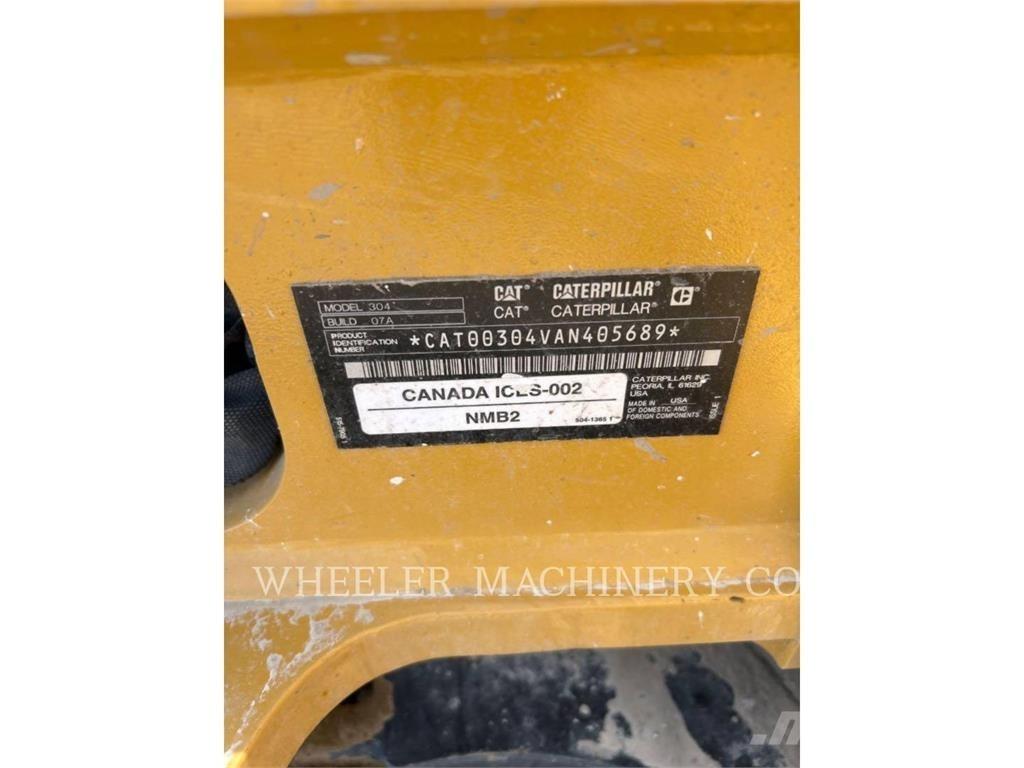CAT 304 C3 TH حفارات زحافة