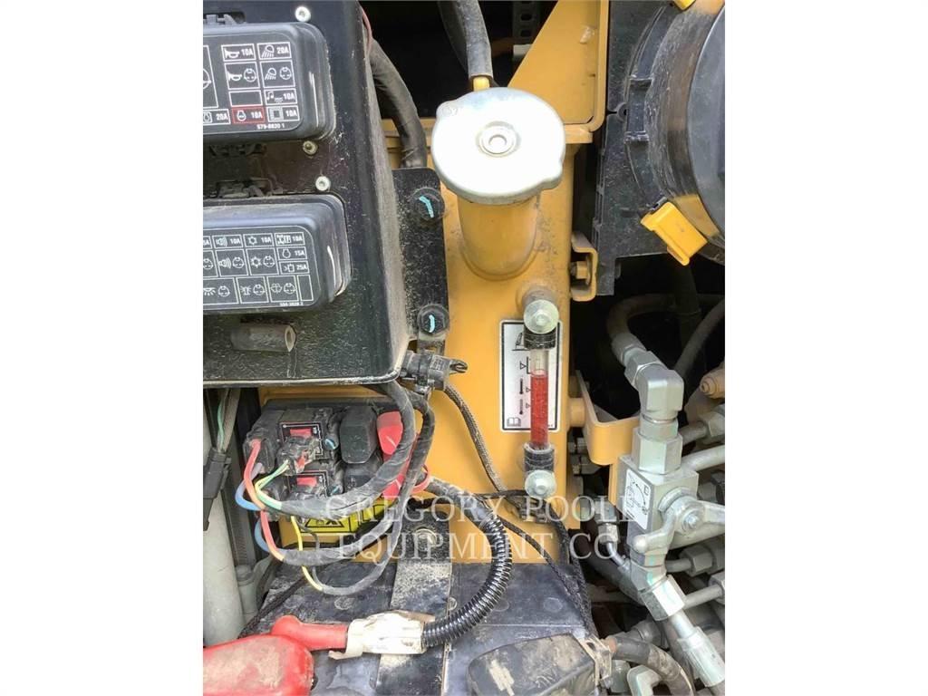 CAT 30407 حفارات زحافة