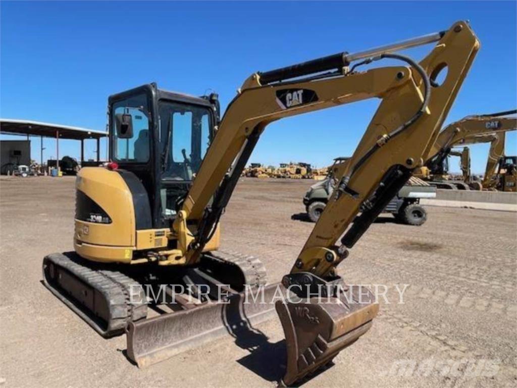 CAT 304D حفارات زحافة