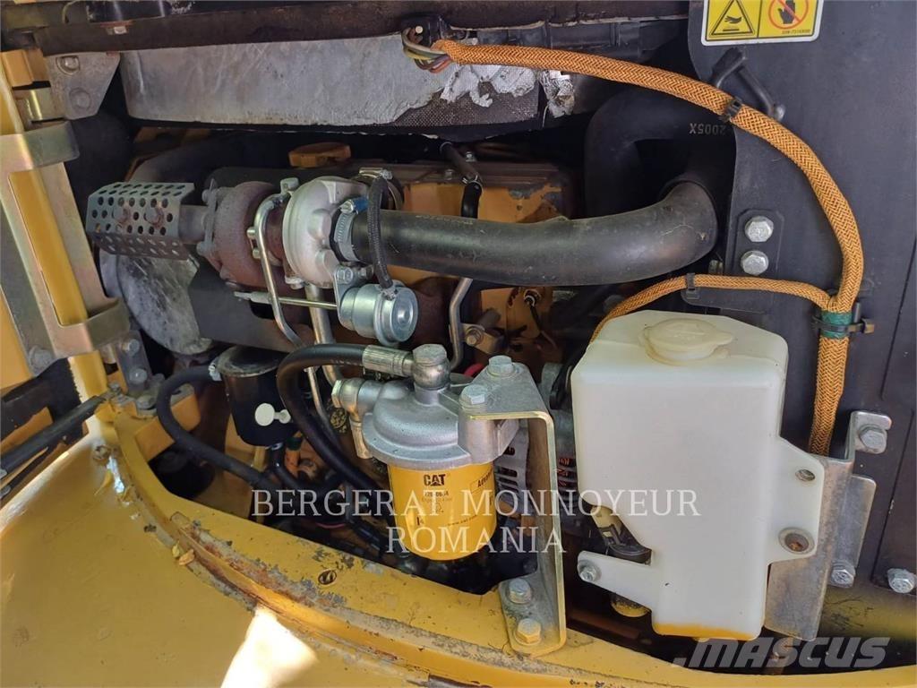 CAT 304DCR حفارات زحافة