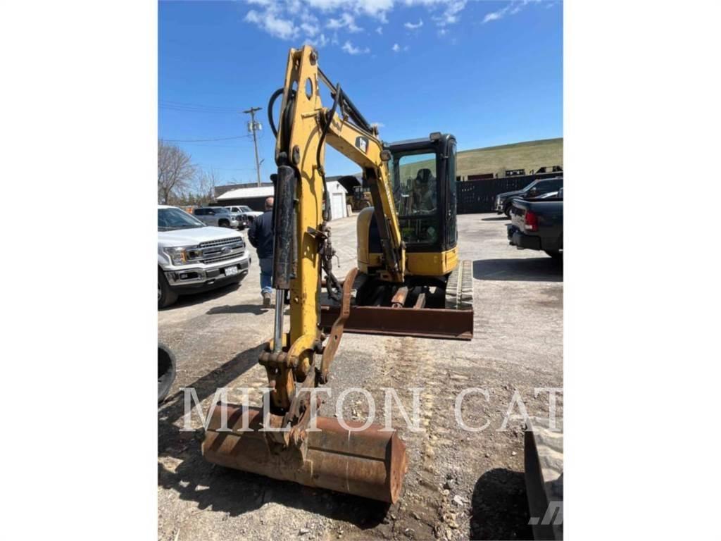 CAT 304DCR حفارات زحافة