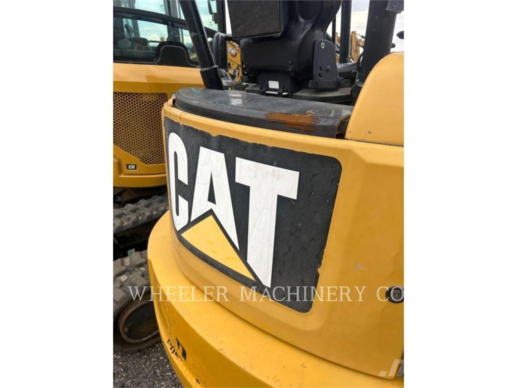 CAT 304E DCA1 حفارات زحافة