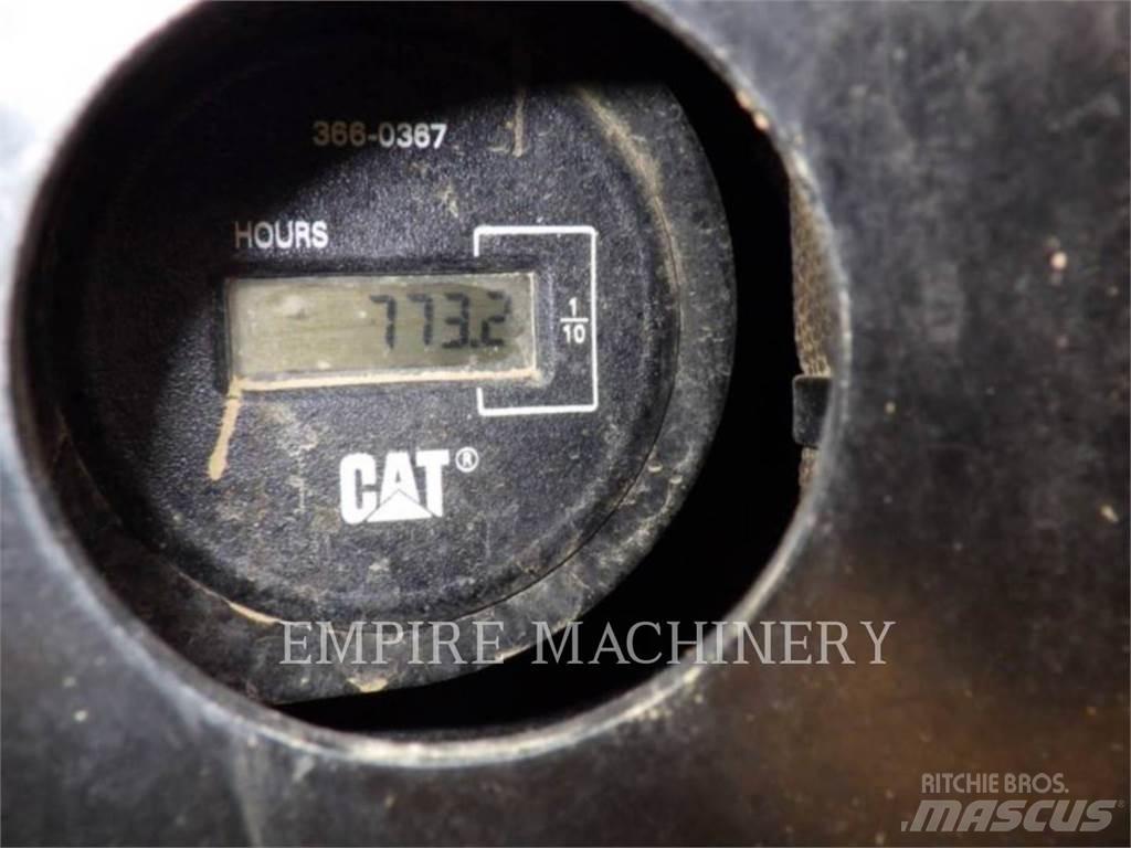 CAT 304E2 حفارات زحافة