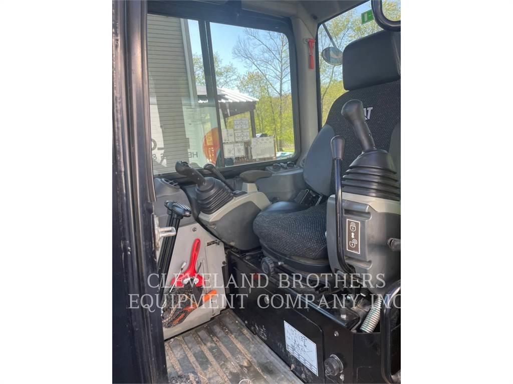 CAT 304E2 حفارات زحافة