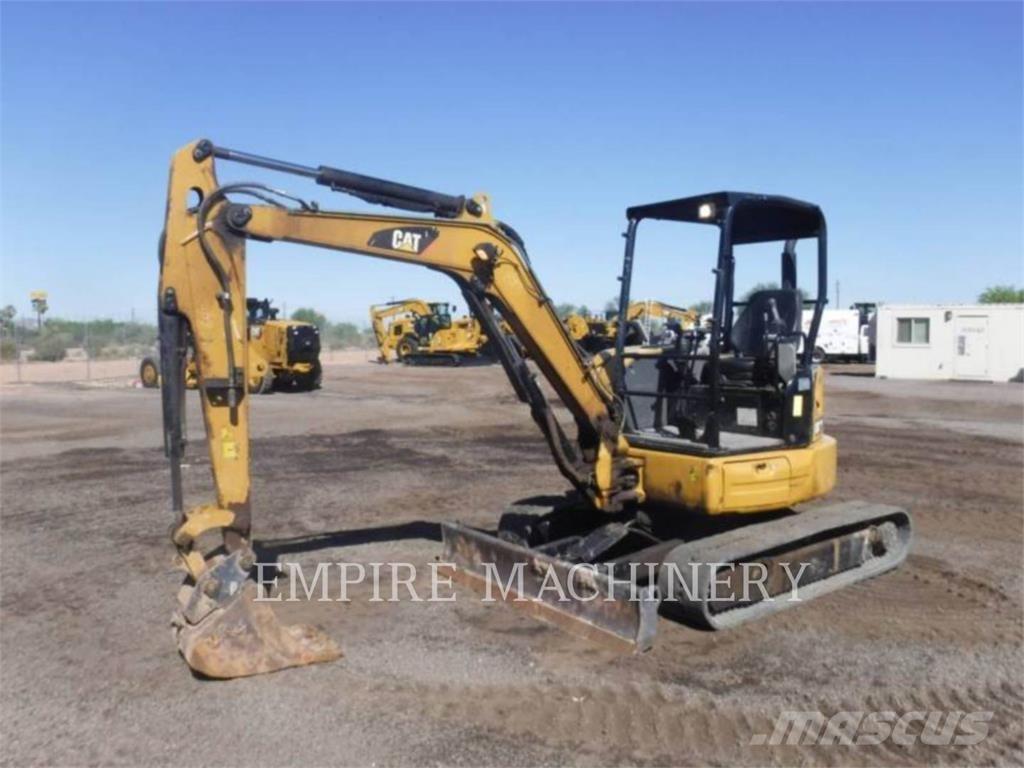 CAT 304E2 حفارات زحافة