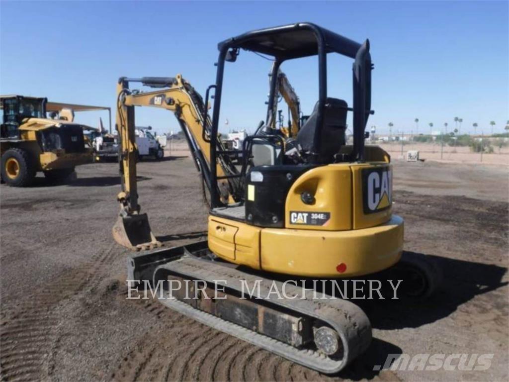 CAT 304E2 حفارات زحافة